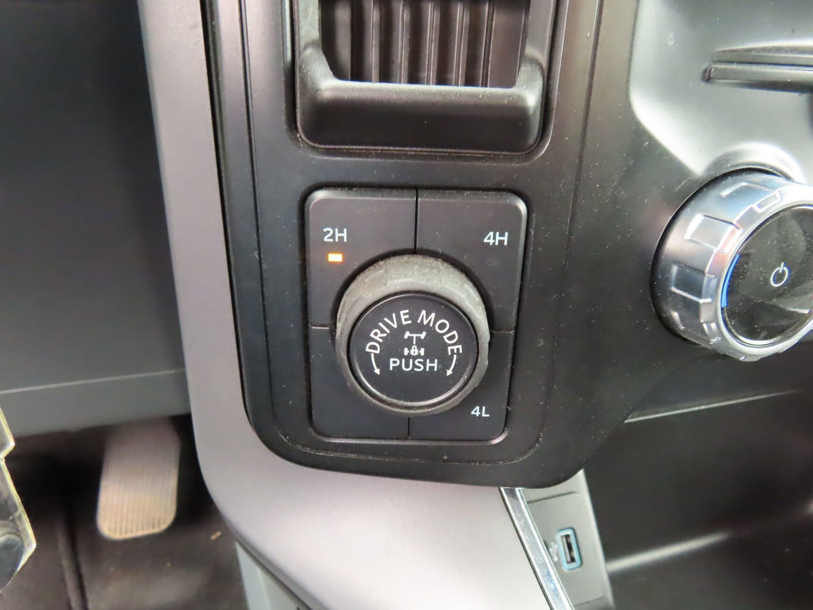 Certified 2024 Ford F150 XLT w/ Mobile Office Package image 26