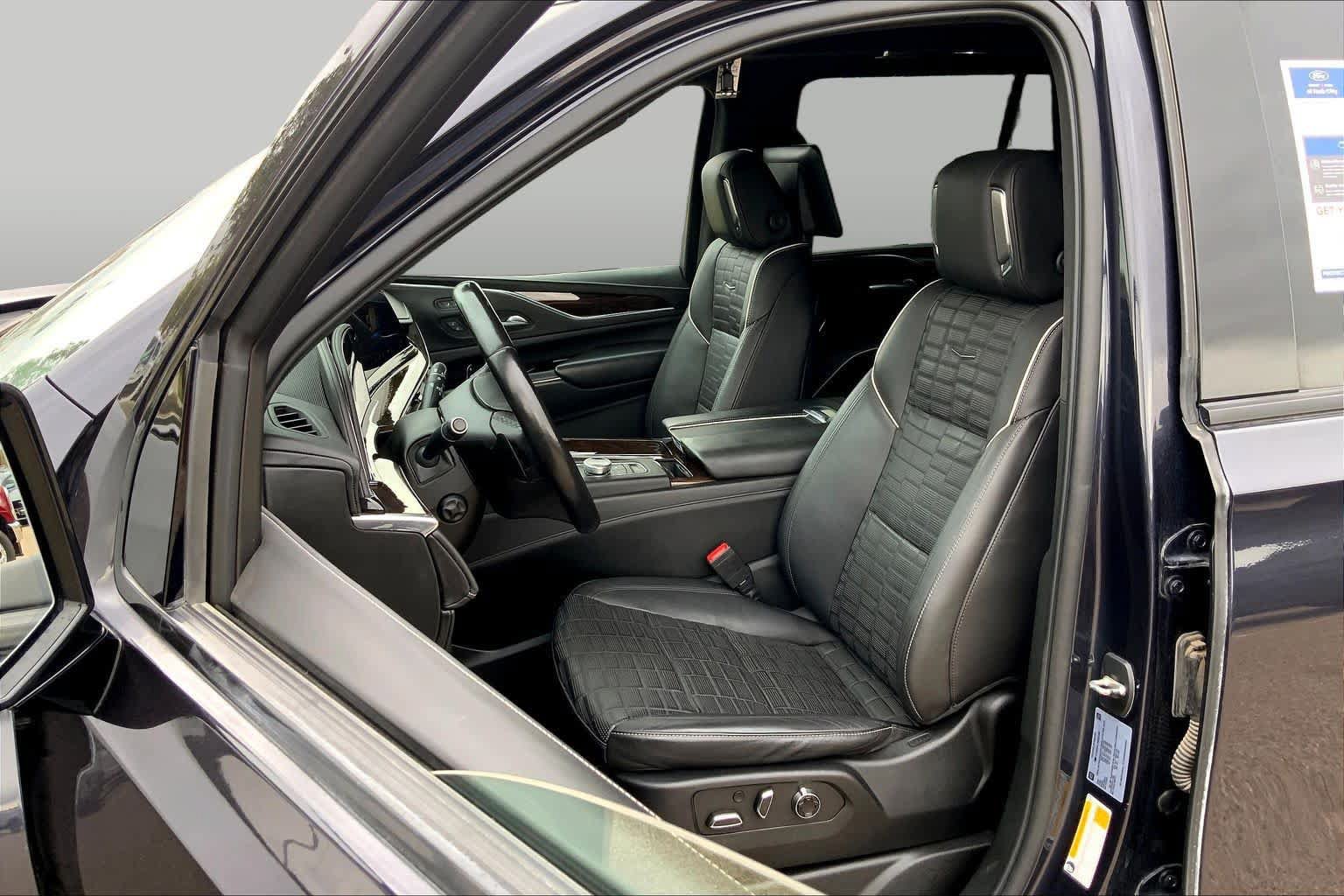 Used 2022 Cadillac Escalade Sport Platinum w/ Heavy-Duty Trailer Package AWD/4WD image 8