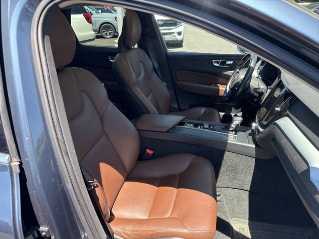 Used 2018 Volvo XC60 T5 Momentum w/ Convenience Package AWD/4WD image 14