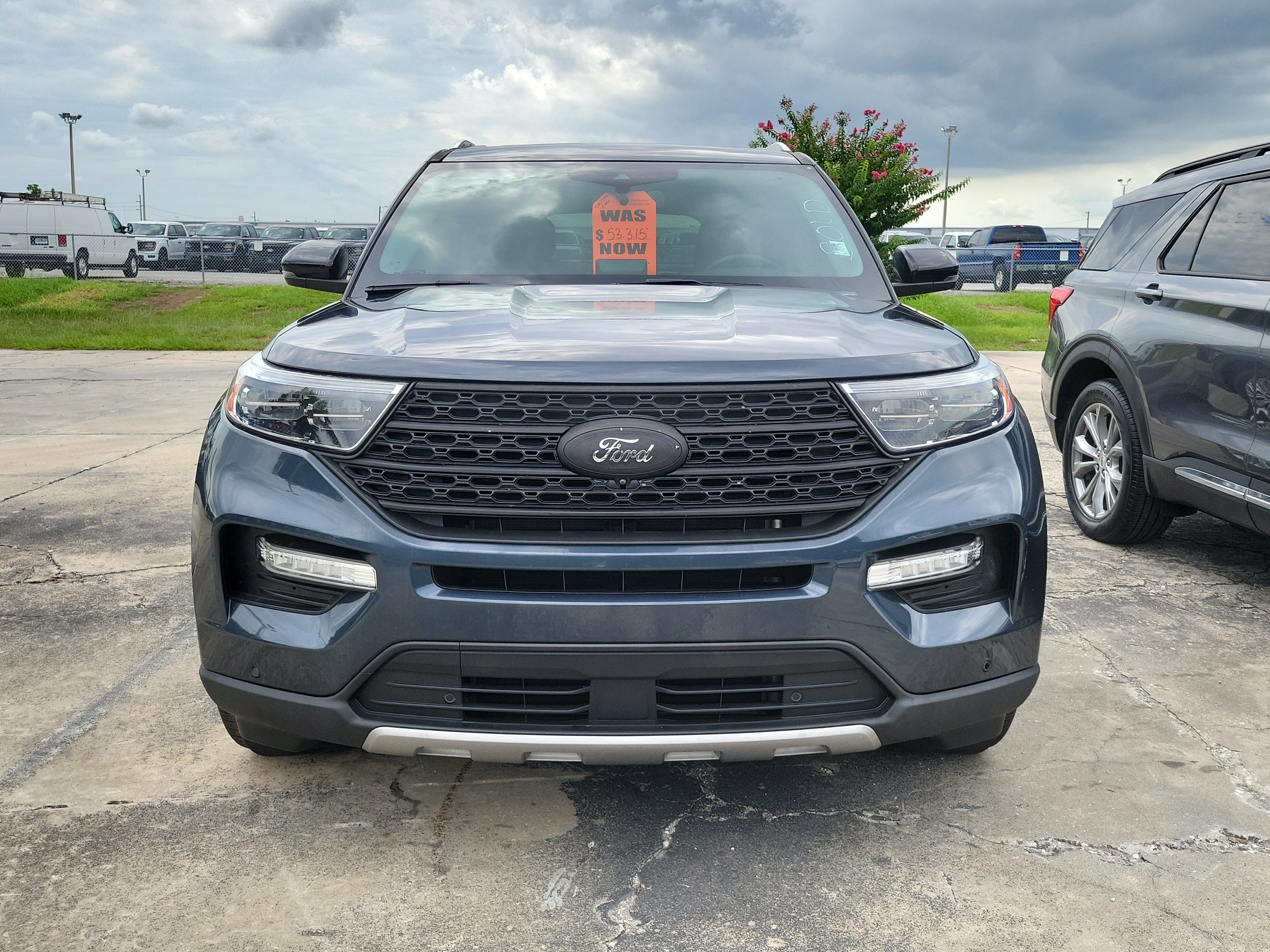 Certified 2023 Ford Explorer Limited w/ Limited Technology Package RWD image 2