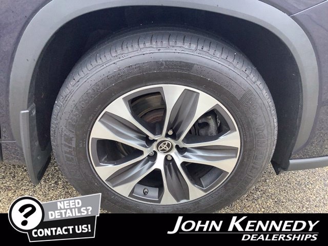 Used 2022 Toyota Highlander XLE AWD/4WD image 40
