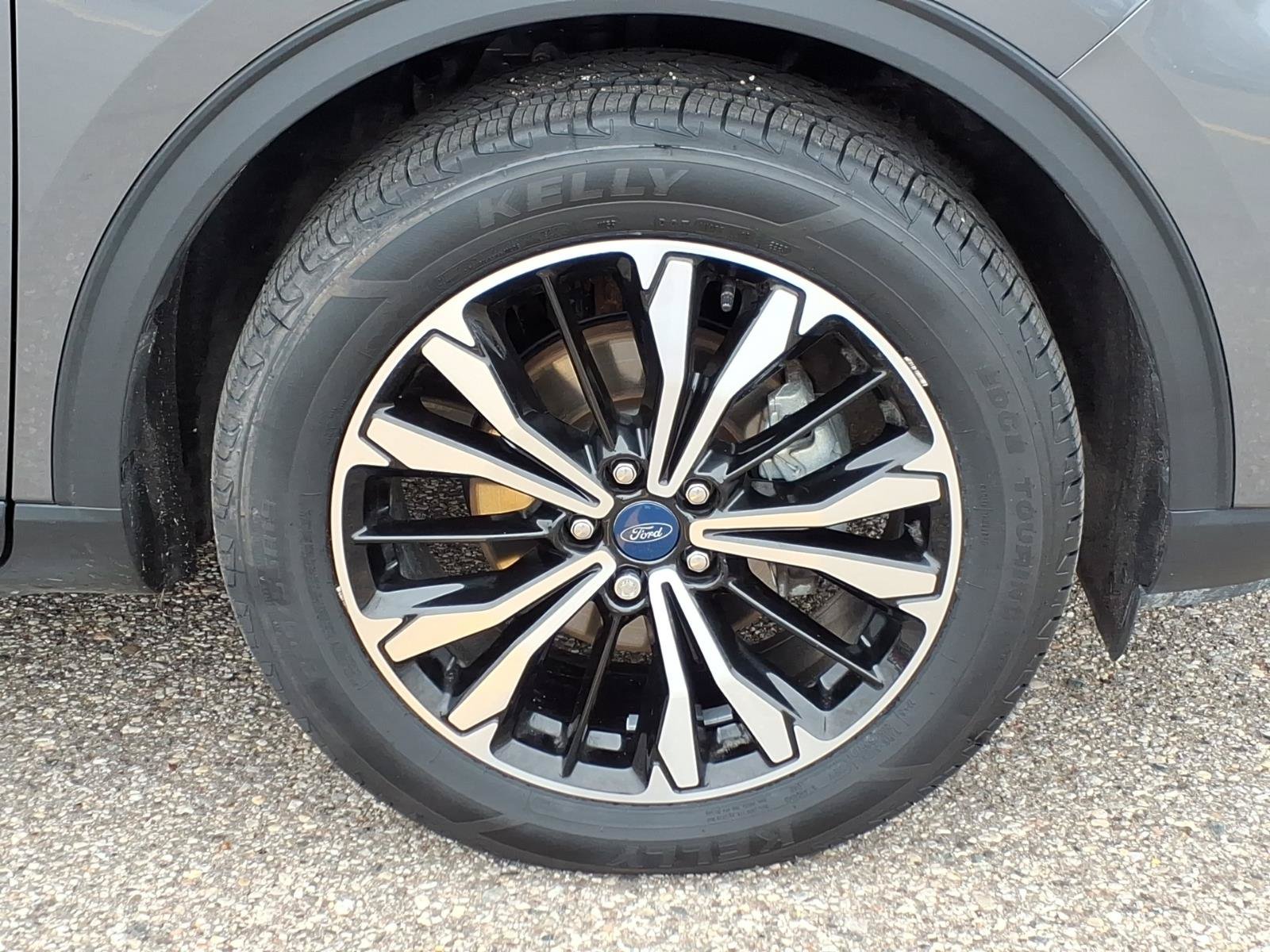 Certified 2021 Ford Escape SEL w/ SEL Stealth AWD Package image 10