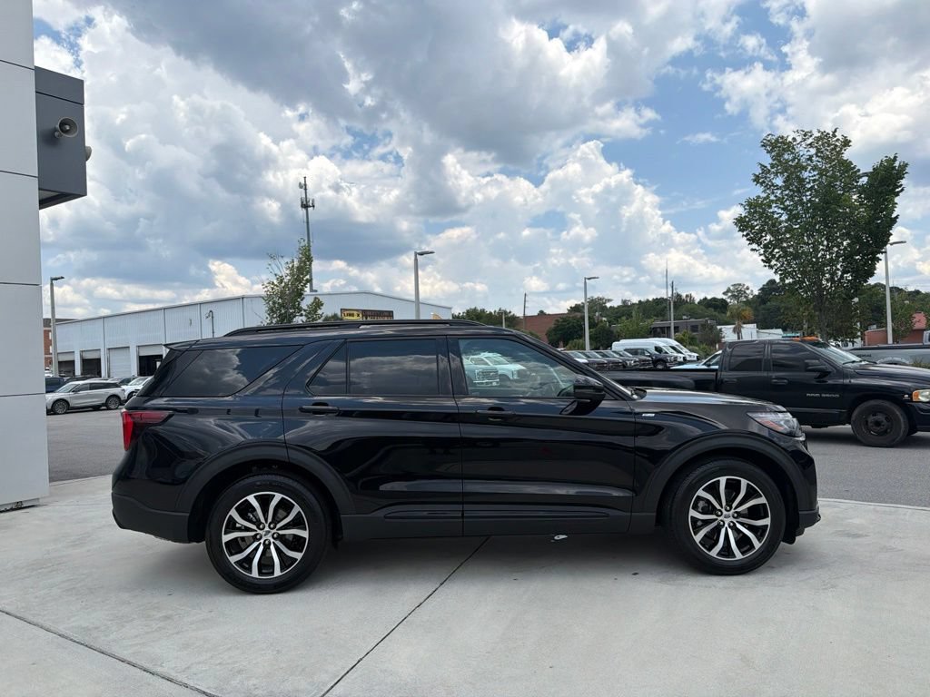 Certified 2026 Ford Explorer ST-Line RWD image 2