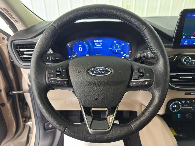 Certified 2020 Ford Escape Titanium w/ Titanium Premium Package 2.0 AWD/4WD image 3