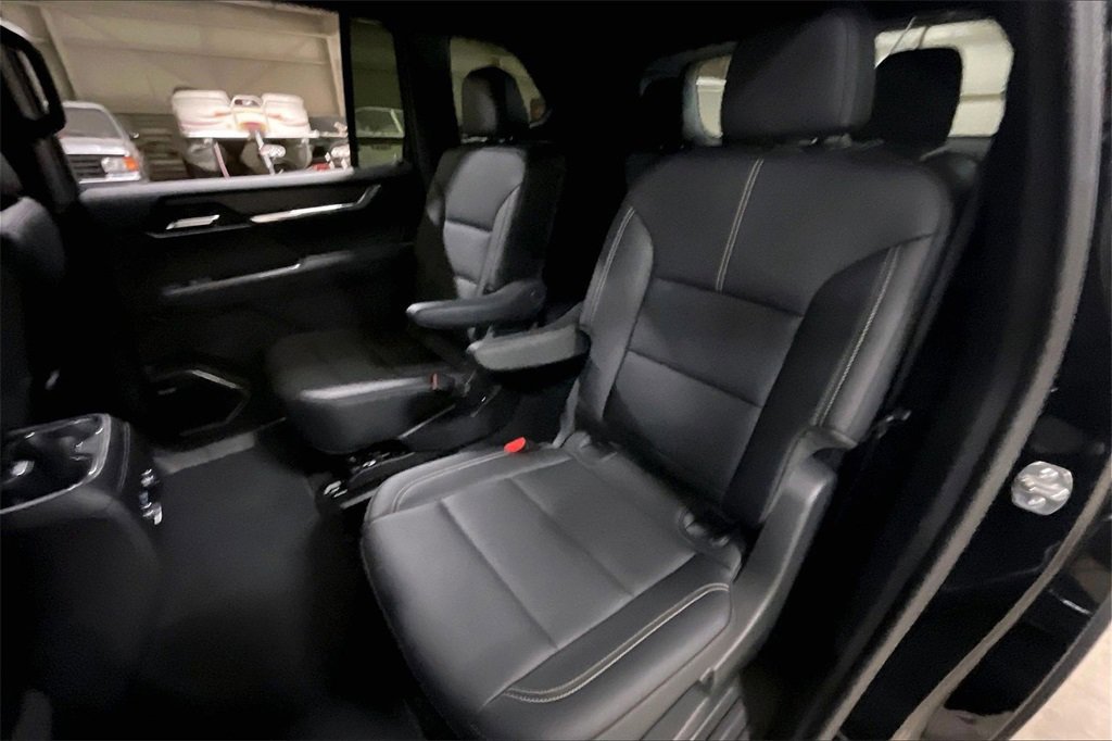 Used 2024 GMC Acadia Elevation image 24