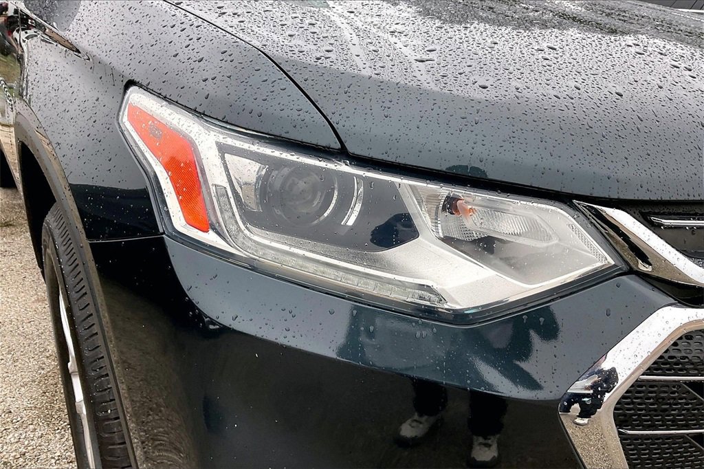 Used 2021 Chevrolet Traverse LT image 27