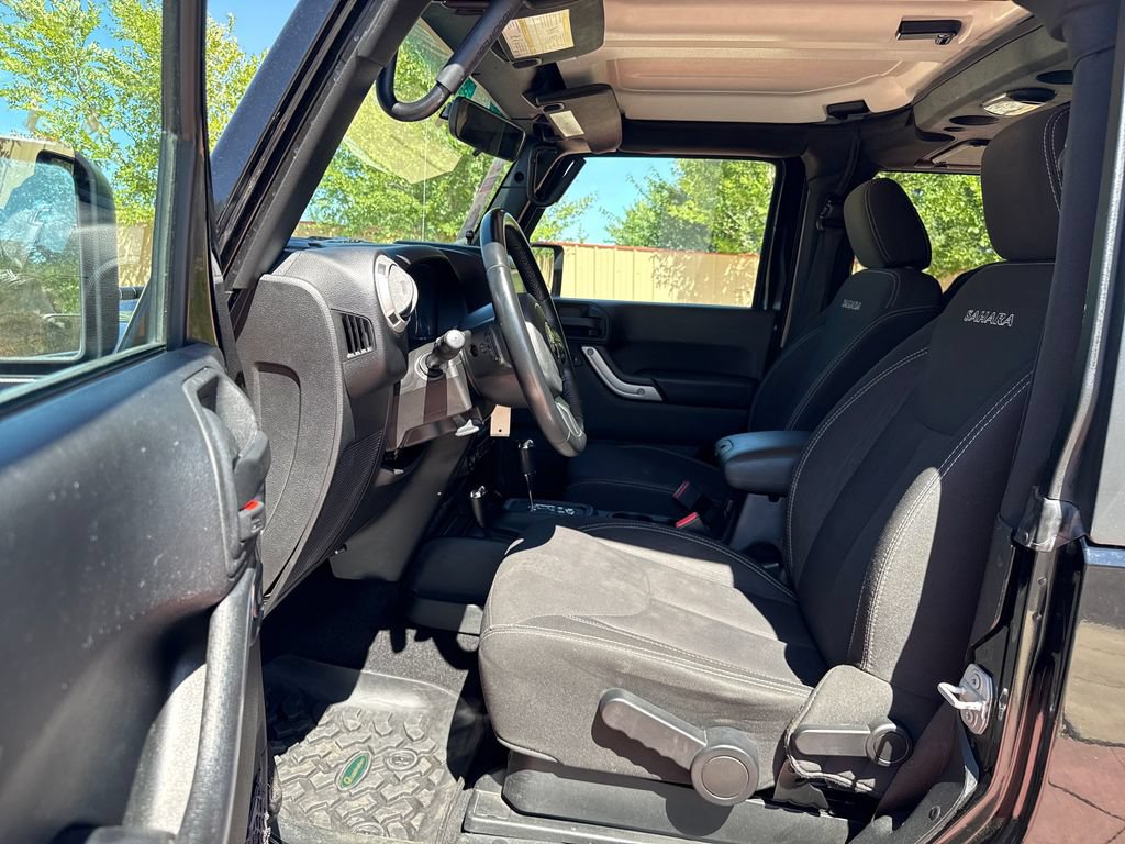 Used 2017 Jeep Wrangler Sahara w/ Dual Top Group AWD/4WD image 13