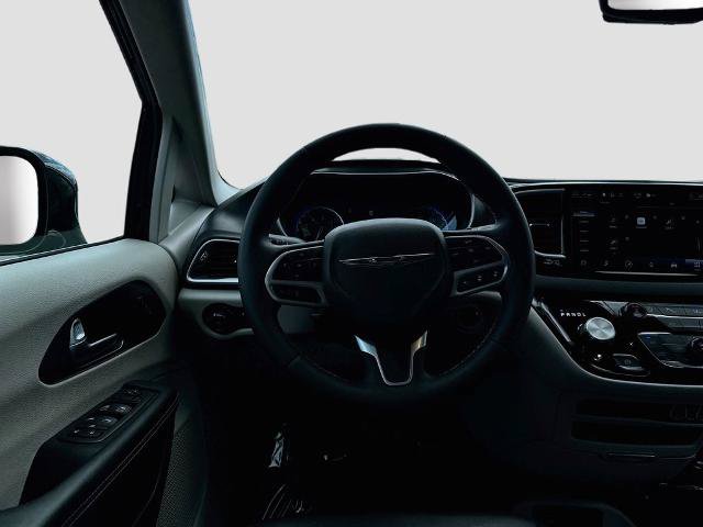 Used 2024 Chrysler Pacifica Touring-L FWD image 18
