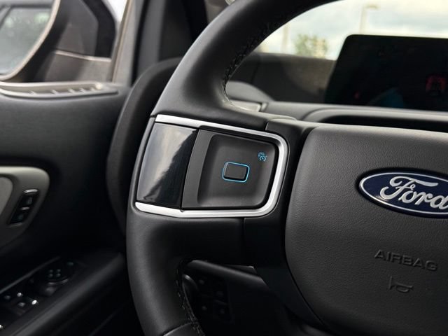 Certified 2025 Ford Expedition Active AWD/4WD image 9