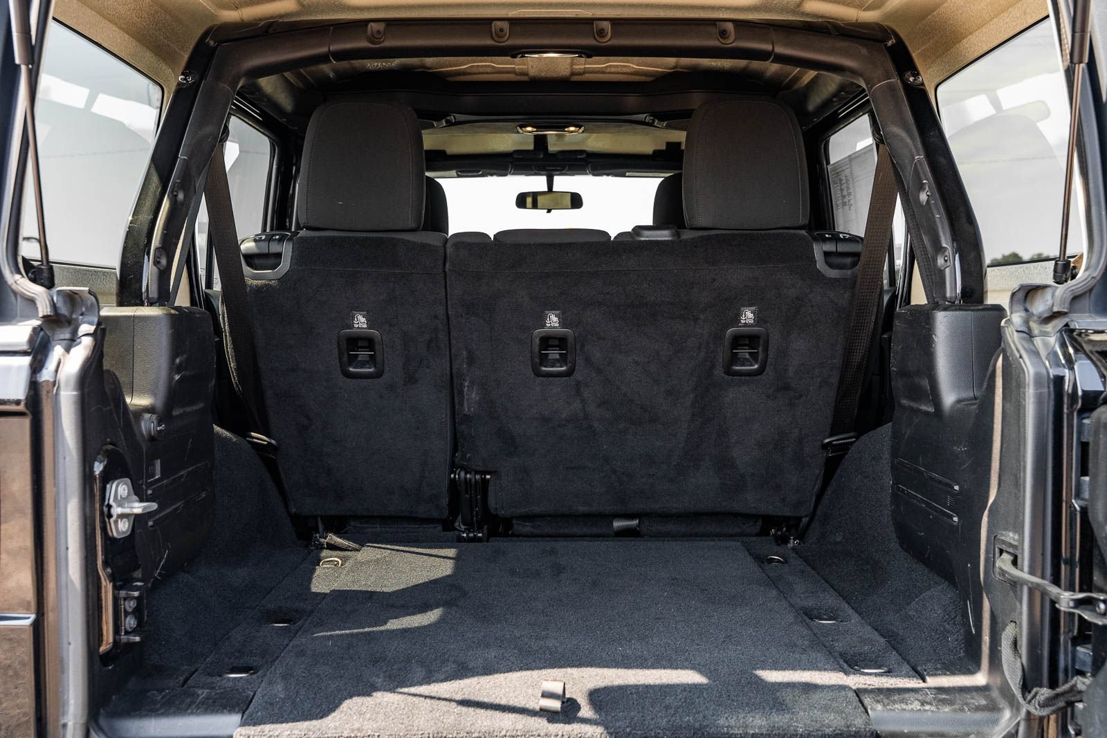 Used 2019 Jeep Wrangler Unlimited Sahara AWD/4WD image 15