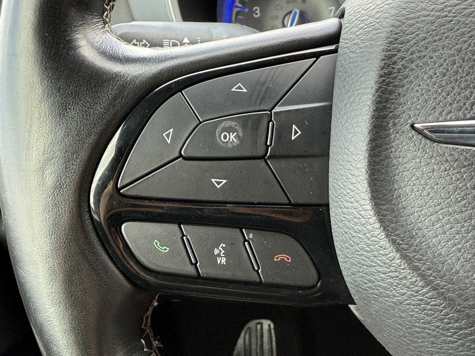 Used 2020 Chrysler Pacifica Touring-L Plus image 30