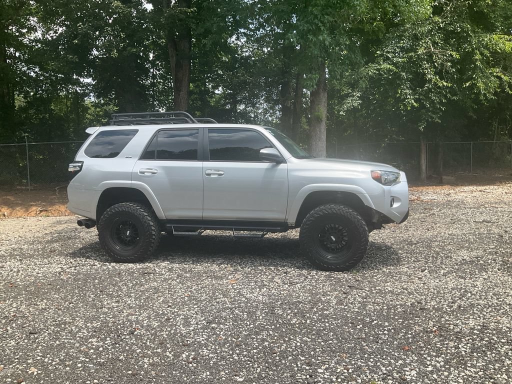 Used 2021 Toyota 4Runner SR5 AWD/4WD image 4