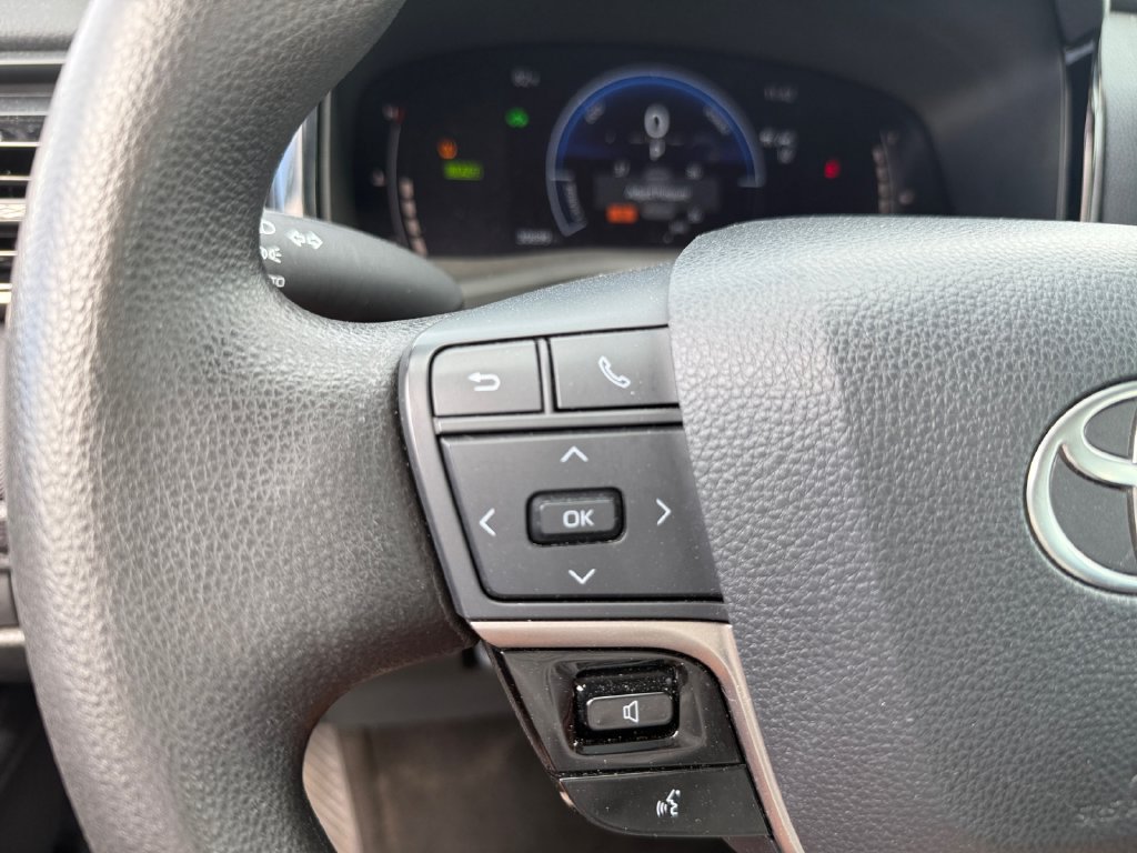 Used 2025 Toyota Camry LE FWD image 16