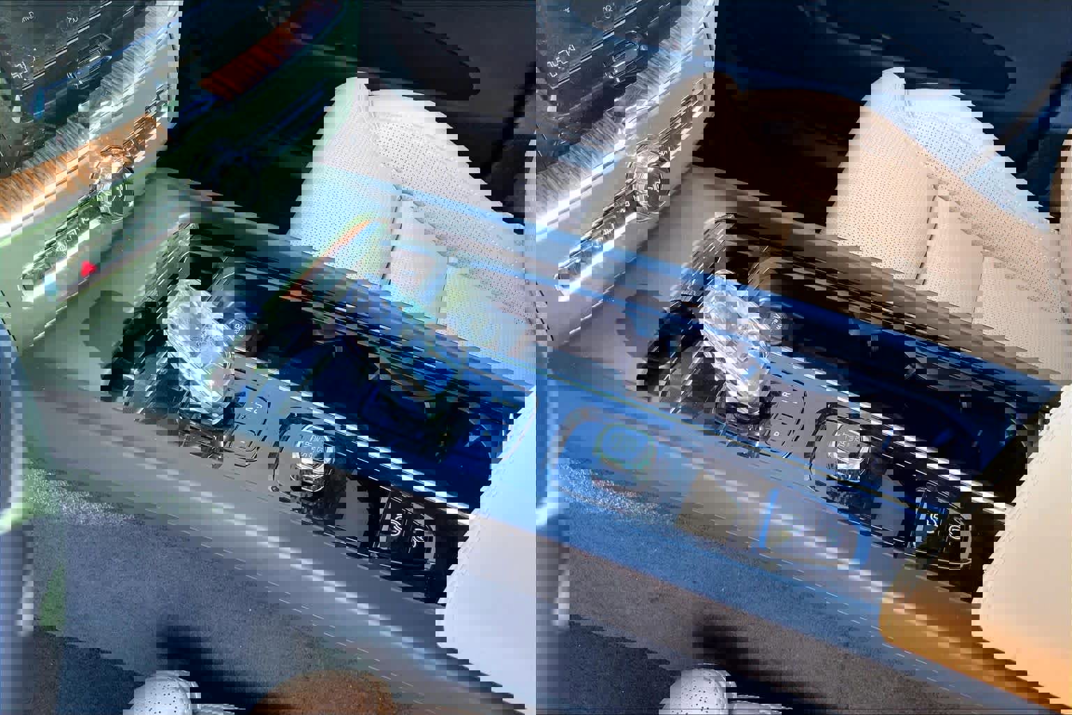 Used 2024 Volvo XC60 B5 Ultimate image 16