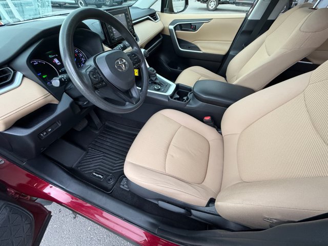 Used 2020 Toyota RAV4 LE w/ Carpet Mat Package AWD/4WD image 17