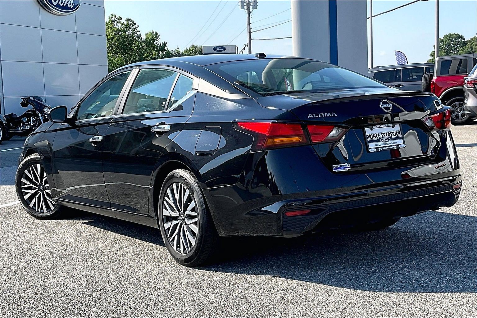 Used 2025 Nissan Altima 2.5 SV FWD image 11