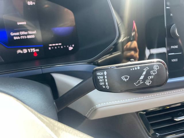 Used 2024 Volkswagen Taos SE image 37