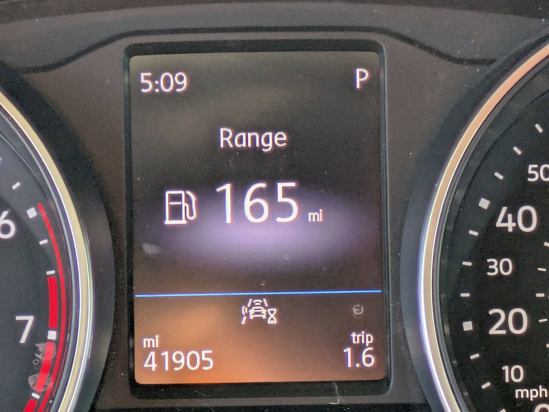 Used 2020 Volkswagen Tiguan SE image 21