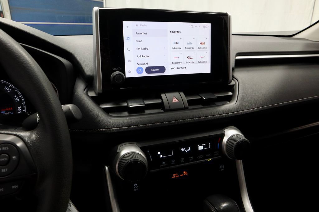 Used 2023 Toyota RAV4 LE AWD/4WD image 31