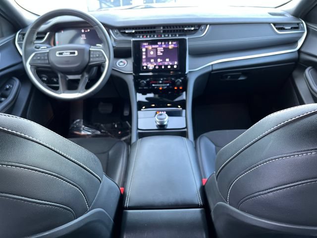 Used 2024 Jeep Grand Cherokee Altitude AWD/4WD image 20