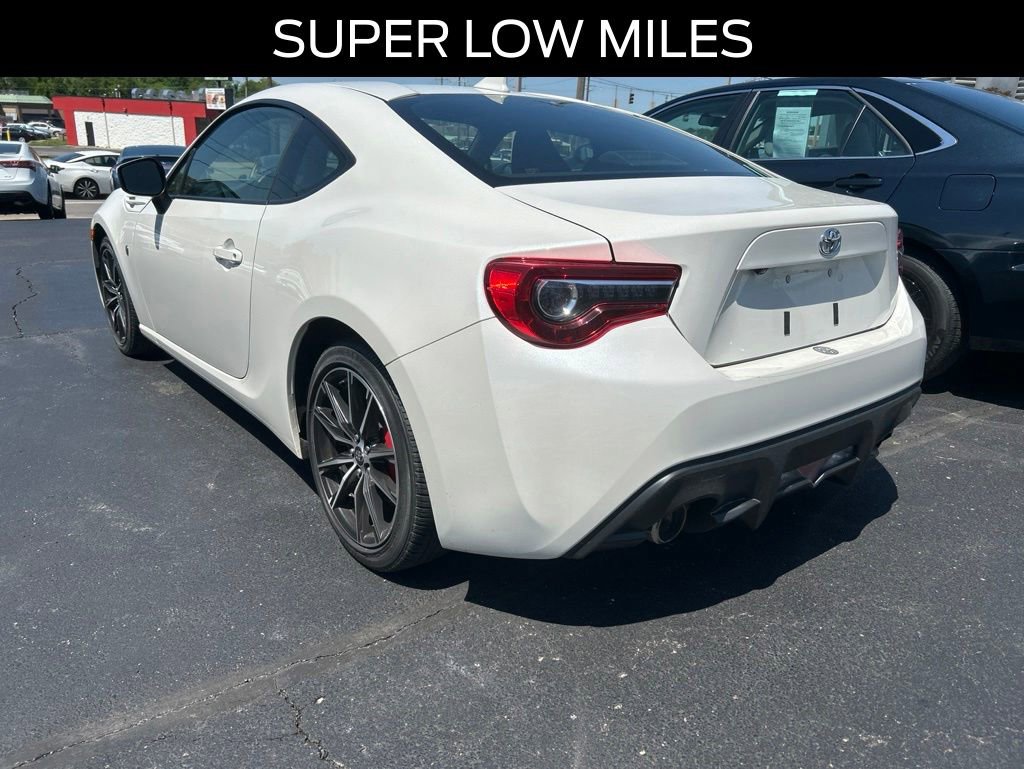 Used 2017 Toyota 86 RWD image 8