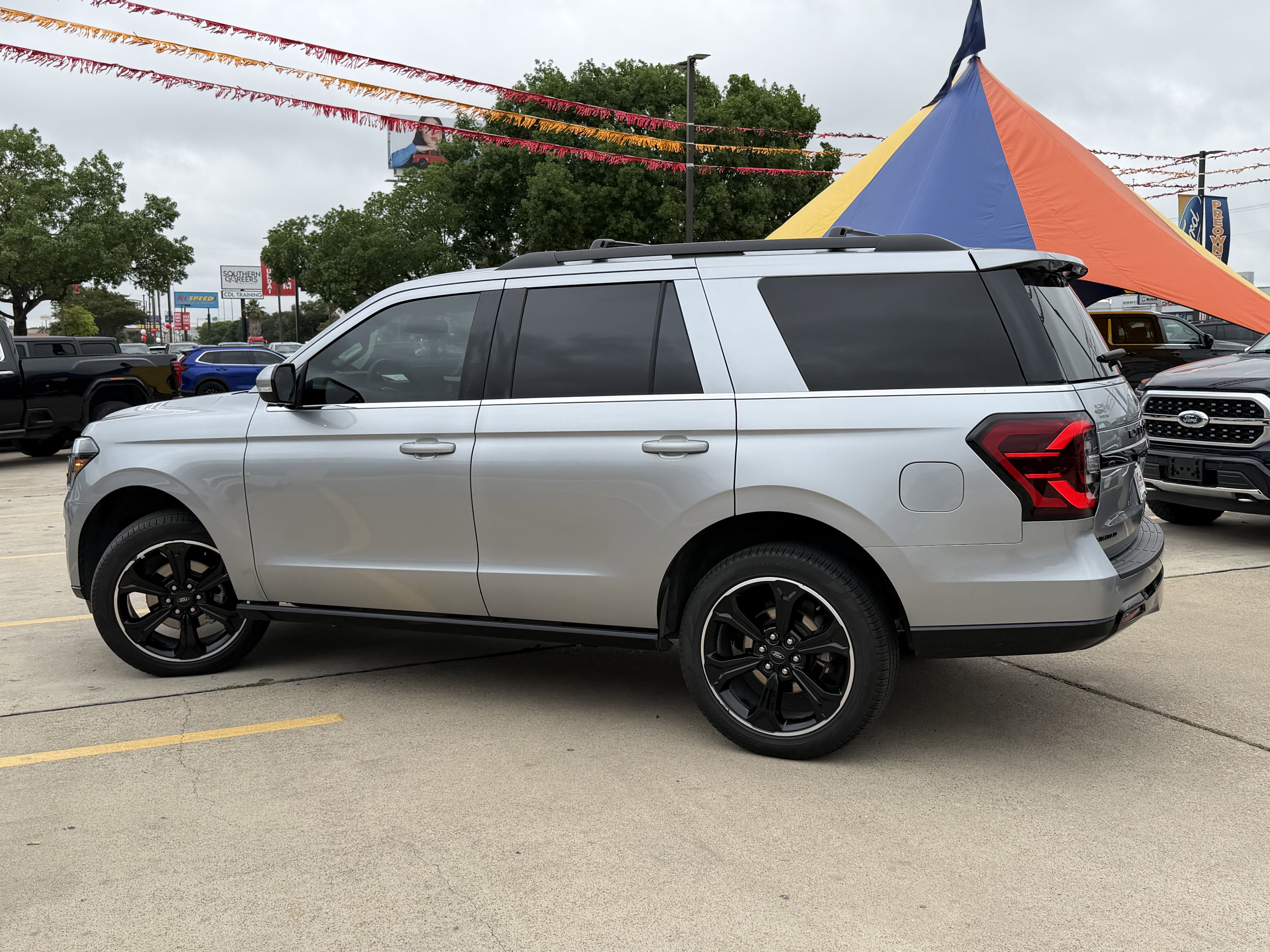 Certified 2024 Ford Expedition Limited RWD image 9