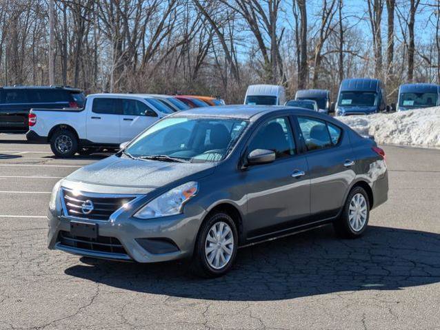 Used 2018 Nissan Versa SV image 1