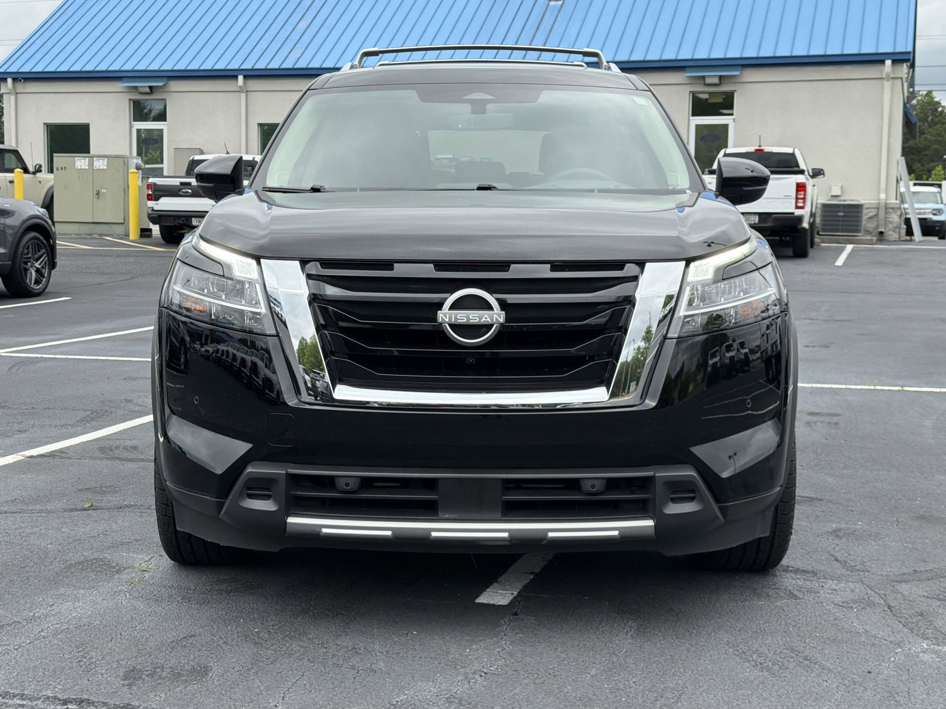 Used 2024 Nissan Pathfinder Platinum w/ Cargo Package AWD/4WD image 22