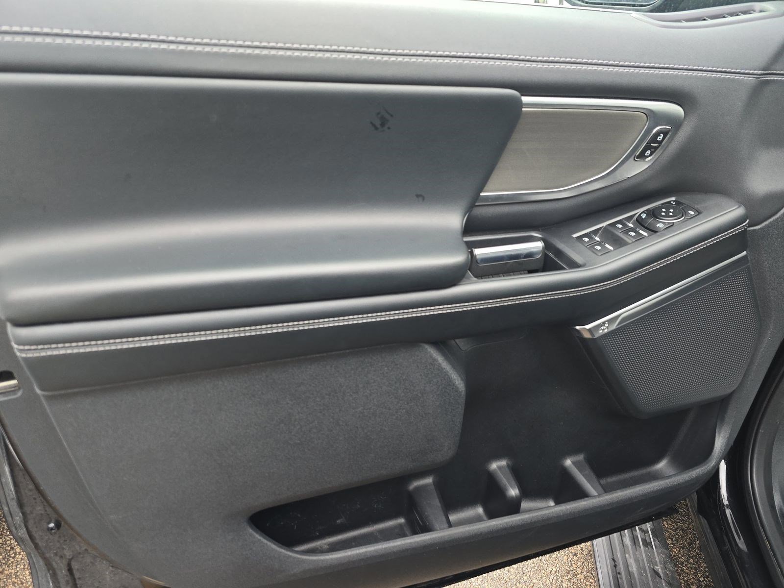 Certified 2025 Ford Expedition Max Platinum image 14