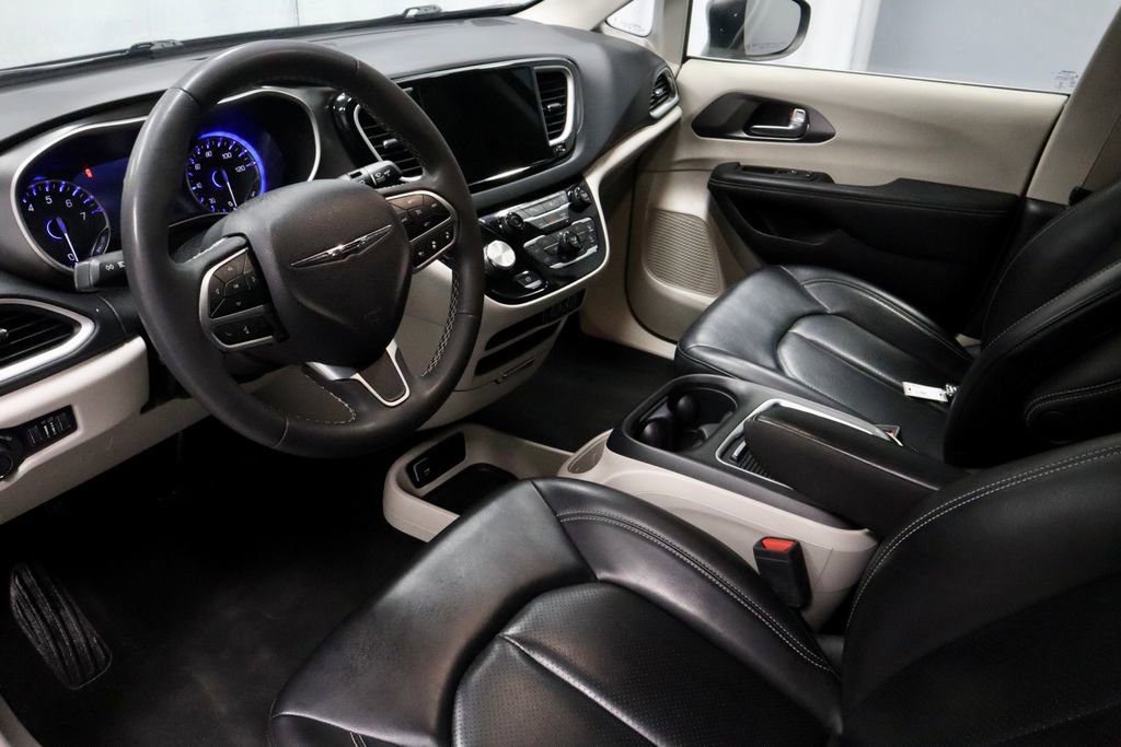 Used 2023 Chrysler Pacifica Touring-L FWD image 26