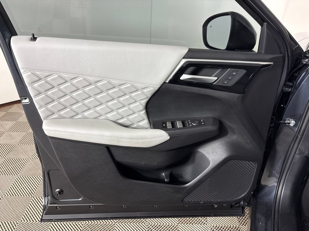 Used 2024 Mitsubishi Outlander SEL FWD image 12