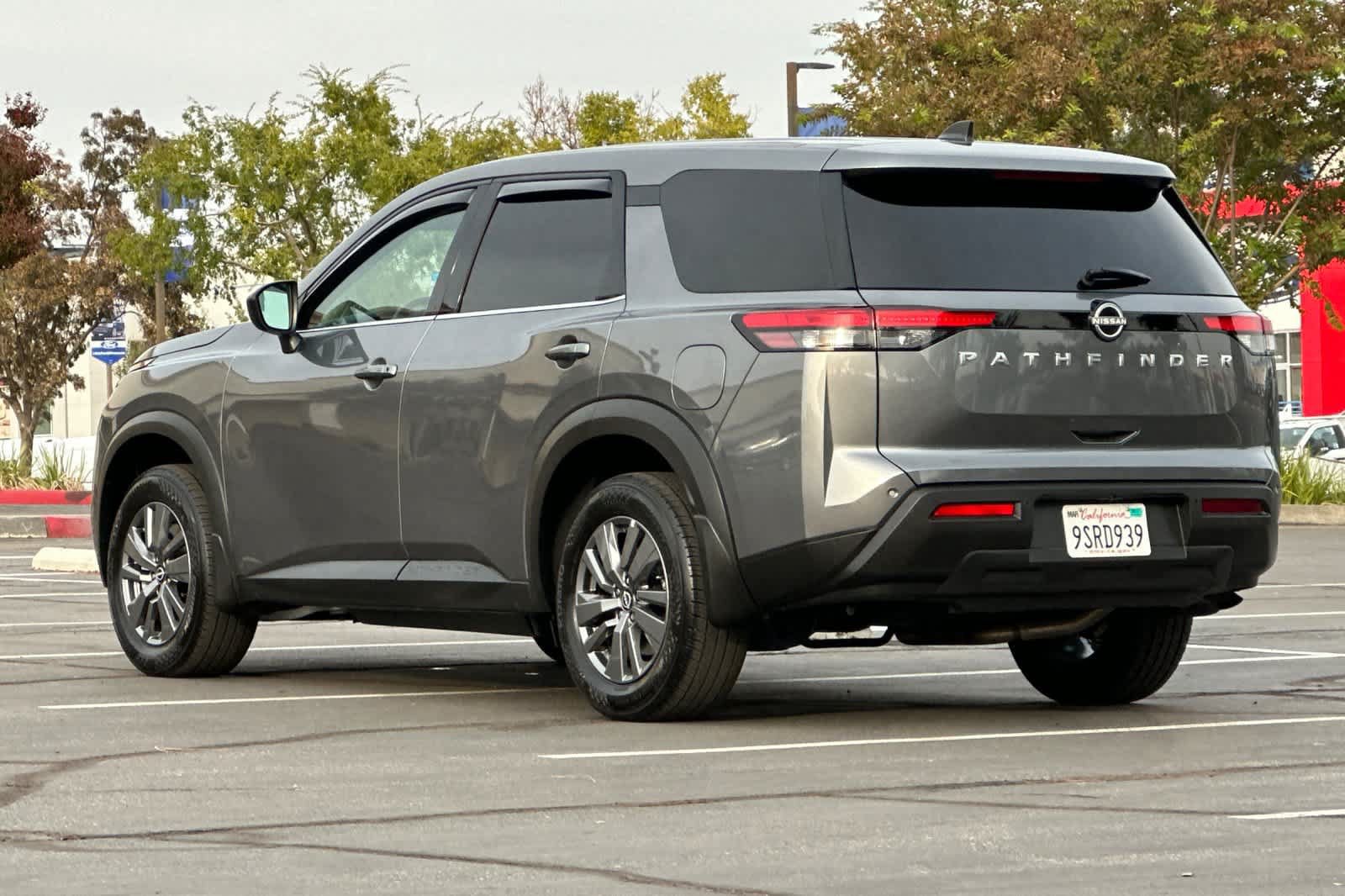 Used 2025 Nissan Pathfinder S FWD image 7