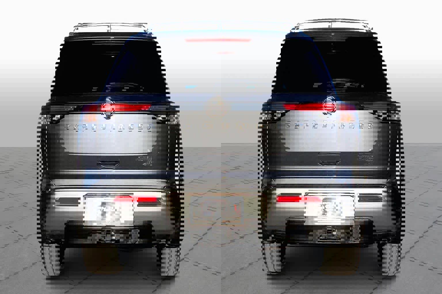 Used 2022 Nissan Pathfinder Platinum w/ Cargo Package image 2