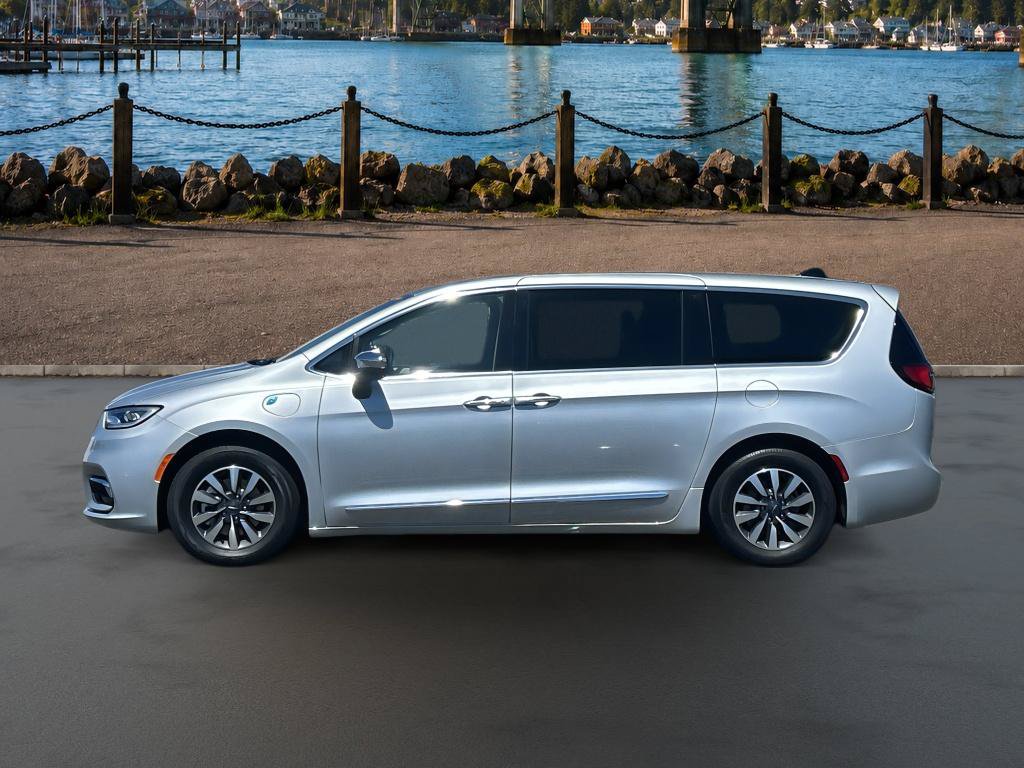 Used 2023 Chrysler Pacifica Limited w/ Uconnect Theater Family Group FWD image 5