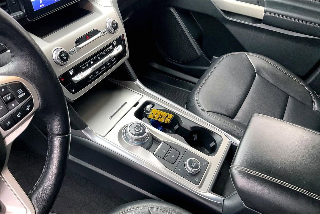 Certified 2020 Ford Explorer XLT w/ Equipment Group 202A image 15