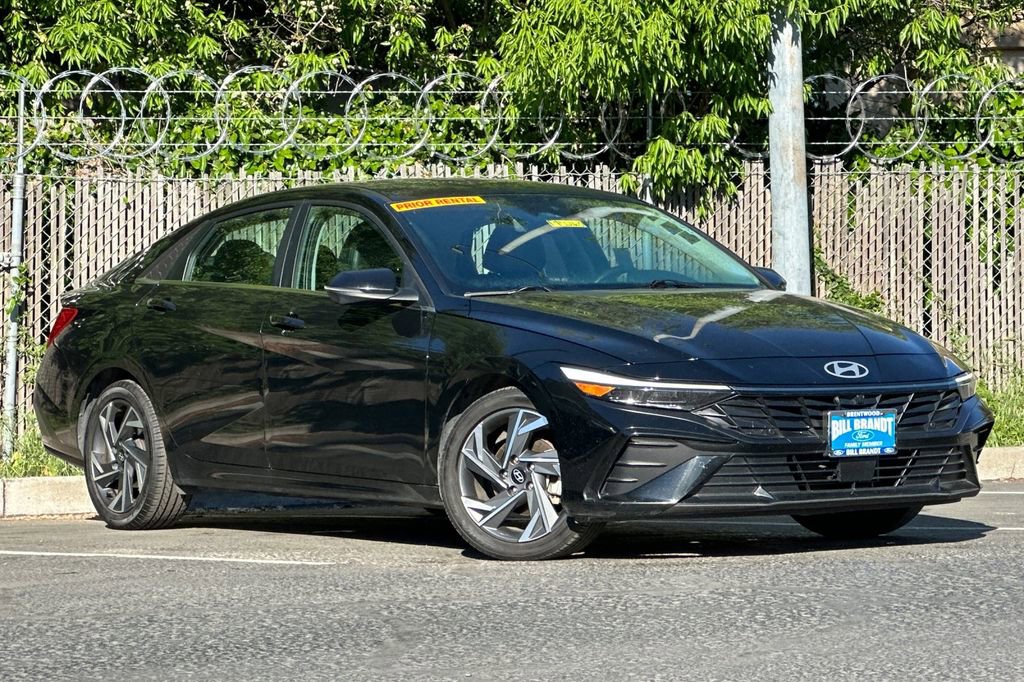 Used 2024 Hyundai Elantra Limited image 2