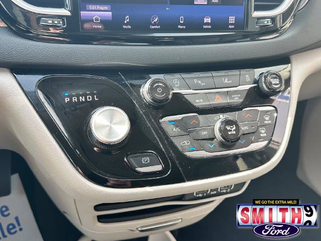 Used 2024 Chrysler Pacifica Touring-L FWD image 24
