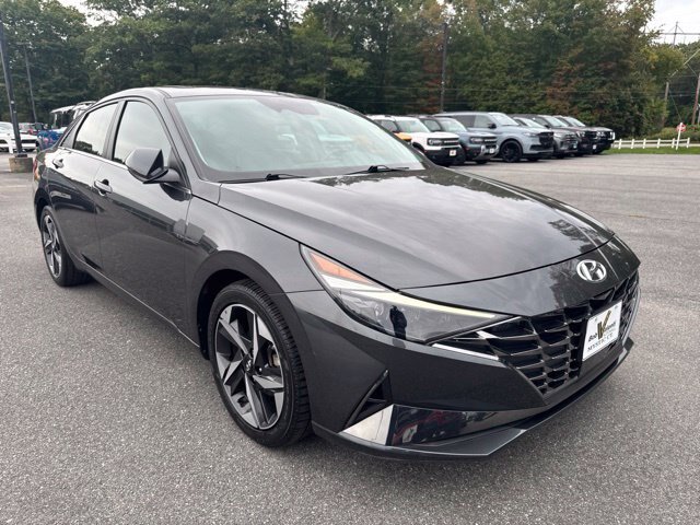 Used 2022 Hyundai Elantra Limited w/ Cargo Package FWD image 4