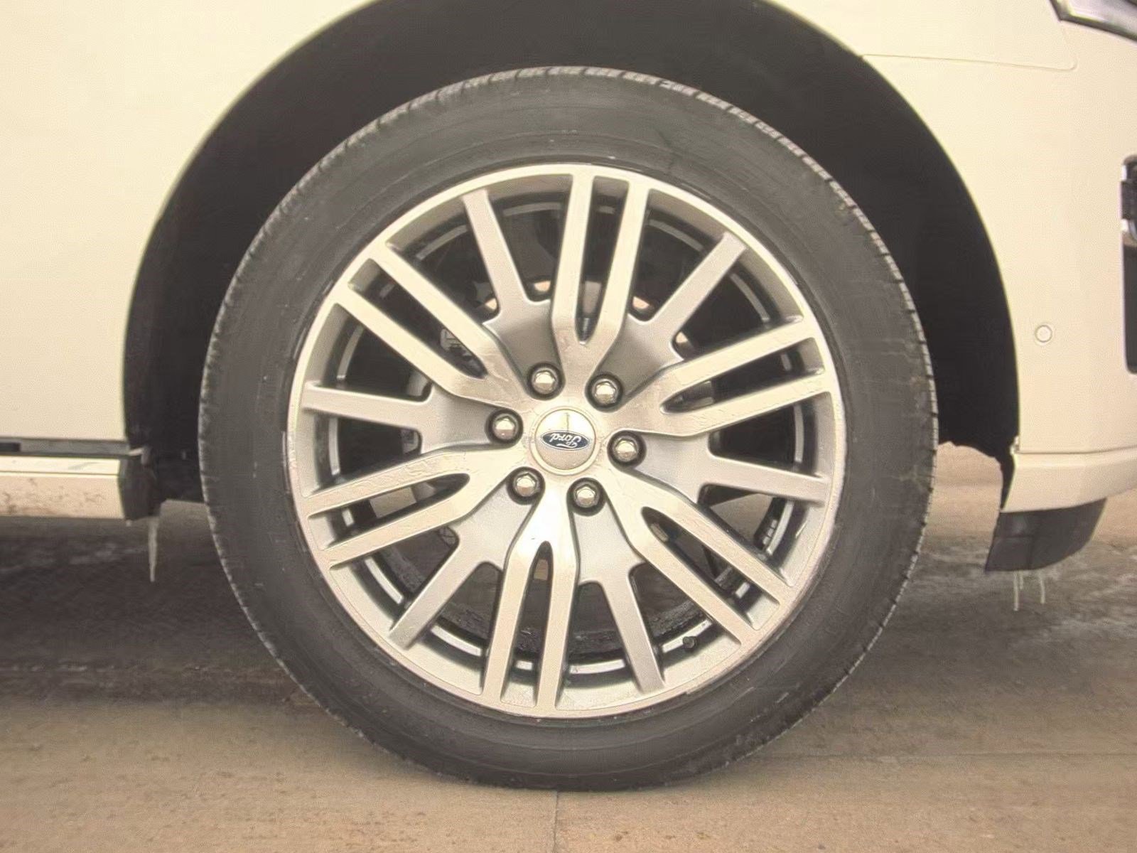 Certified 2024 Ford Expedition Max Platinum image 10