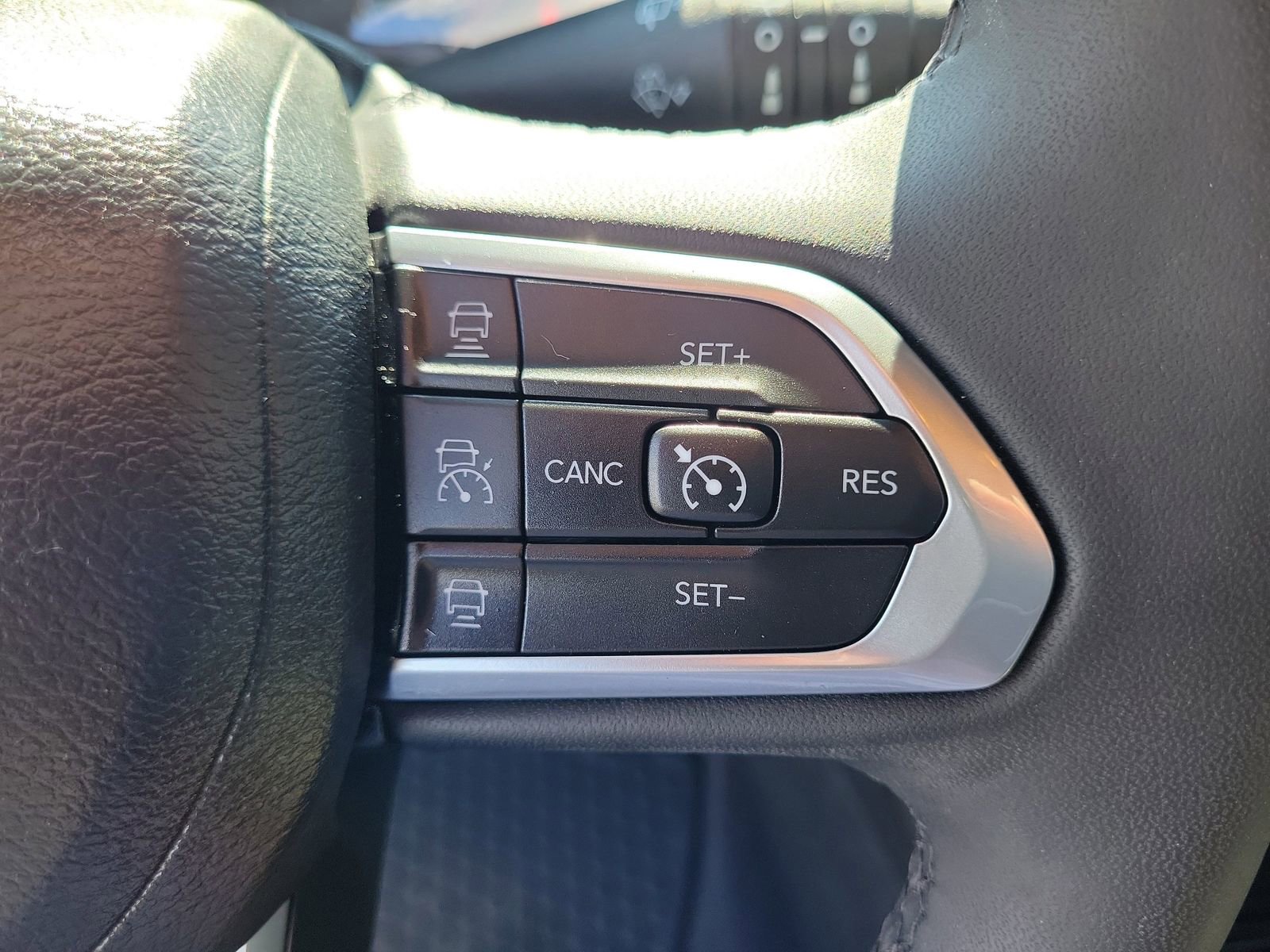 Used 2023 Jeep Compass Latitude w/ Convenience Group AWD/4WD image 23