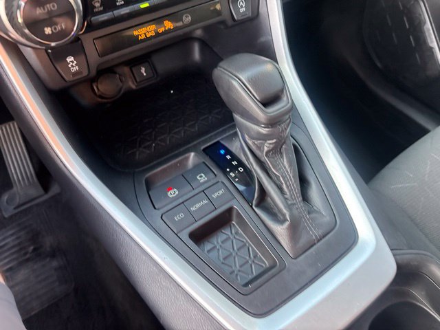 Used 2021 Toyota RAV4 XLE FWD image 13