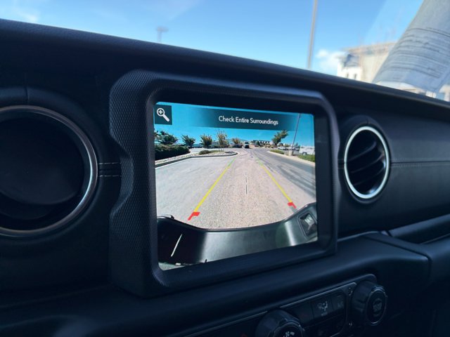 Used 2021 Jeep Gladiator Overland w/ Popular Equipment Package AWD/4WD image 24