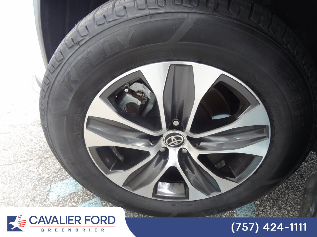 Used 2023 Toyota Highlander XLE FWD image 38