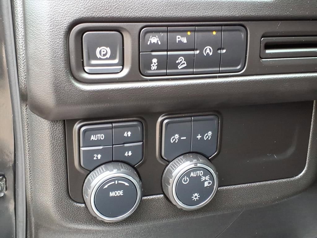 Used 2024 Chevrolet Tahoe Premier AWD/4WD image 24