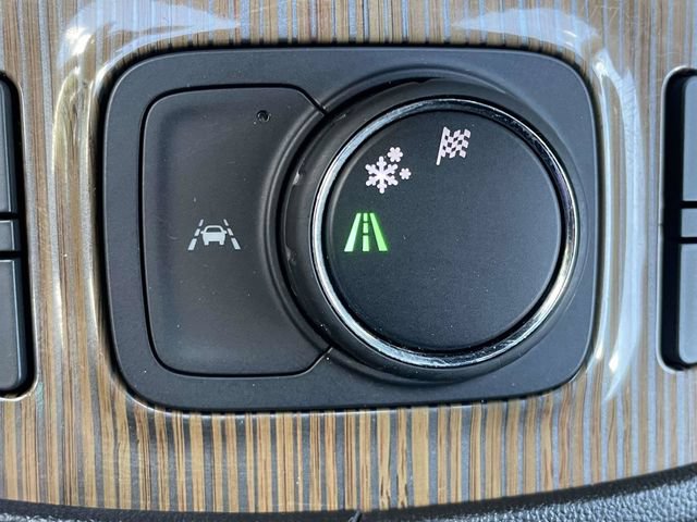 Used 2022 GMC Acadia SLE w/ Driver Convenience Package FWD image 31