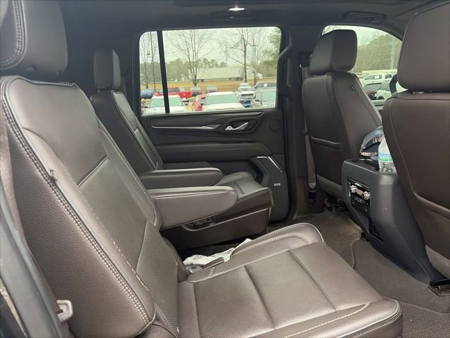 Used 2022 GMC Yukon XL Denali w/ Denali Premium Package image 38