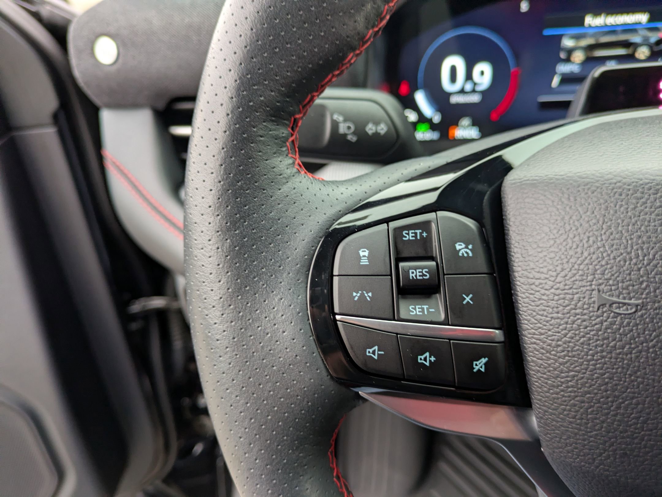 Certified 2025 Ford Explorer ST-Line w/ Premium Package image 18