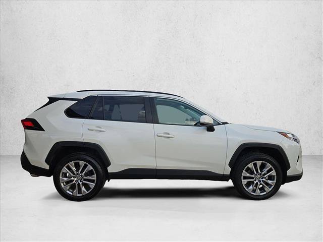 Used 2022 Toyota RAV4 XLE Premium AWD/4WD image 4