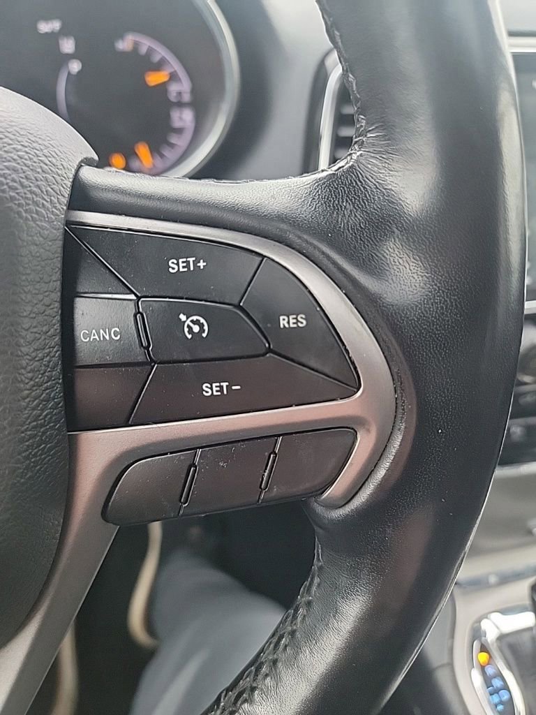 Used 2021 Jeep Grand Cherokee Laredo X image 45