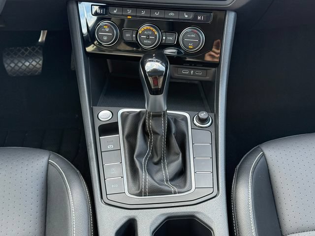 Used 2024 Volkswagen Jetta SE w/ Panoramic Sunroof Package FWD image 26